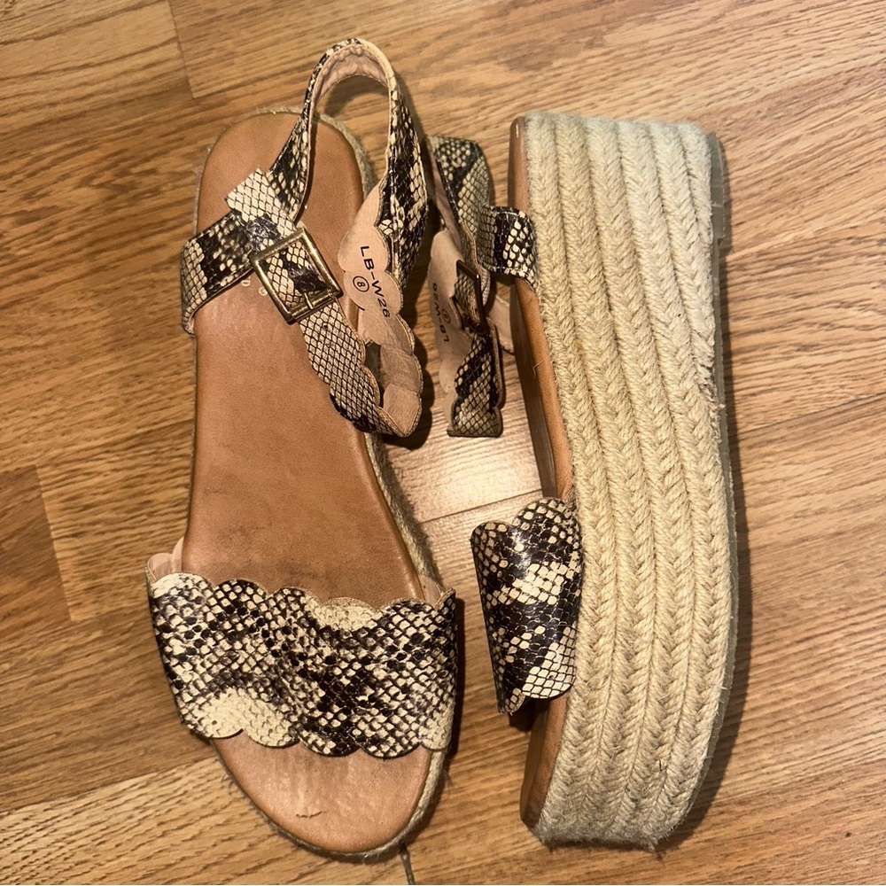 Lucky & Blessed Snakeskin Scallop Espadrille Wedges – Size 8